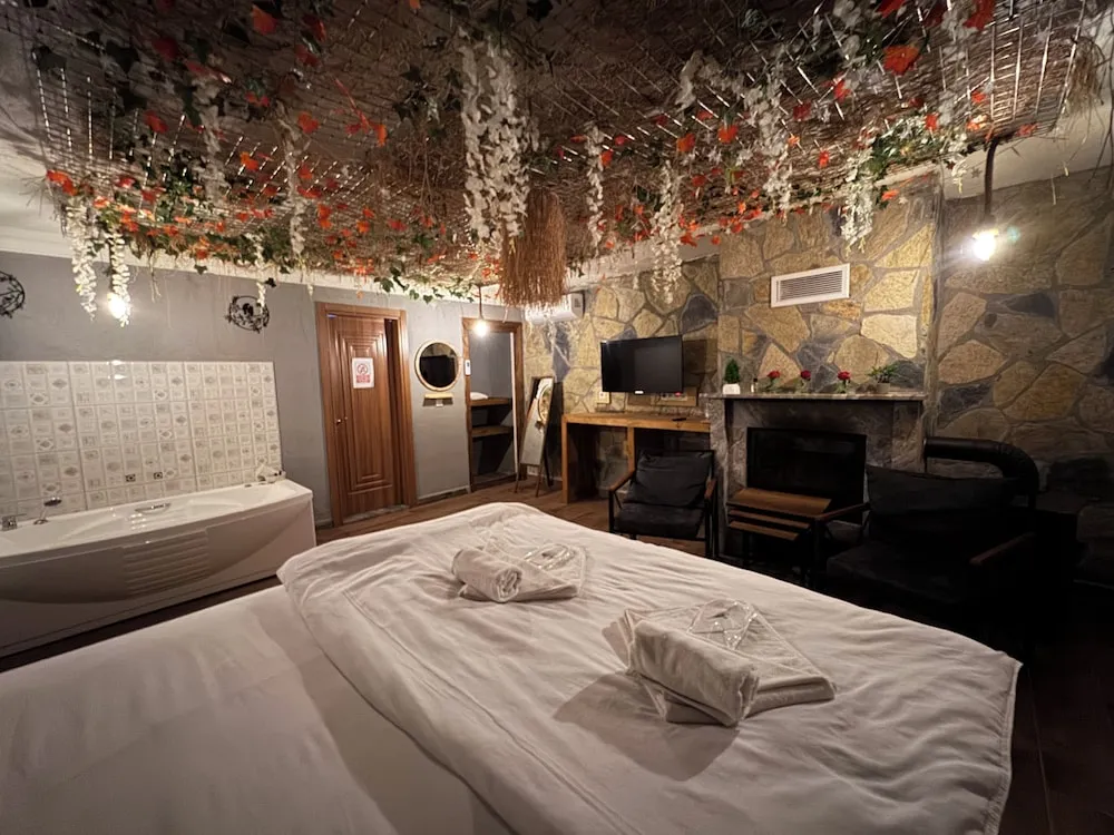 106 - Deluxe Jakuzili Somineli Bahce Manzarali