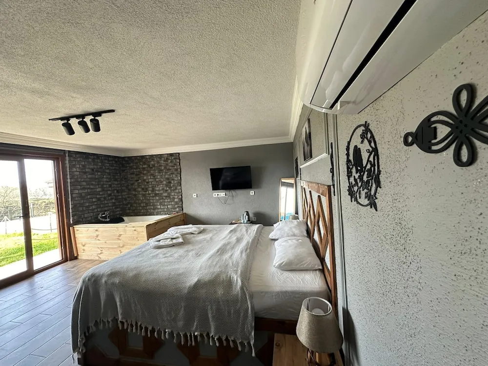 101 - Deluxe Jakuzili Somineli Bahce Manzarali