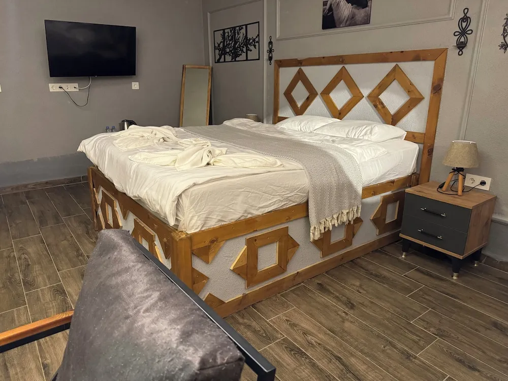 101 - Deluxe Jakuzili Somineli Bahce Manzarali