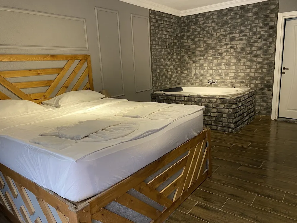 101 - Deluxe Jakuzili Somineli Bahce Manzarali