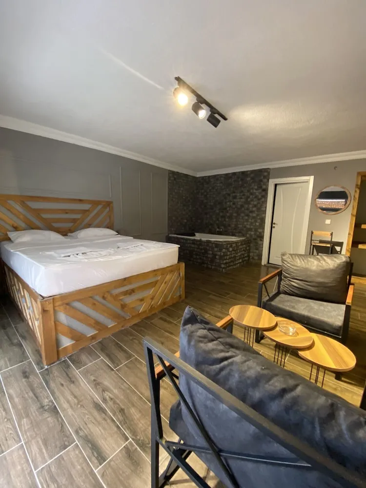 101 - Deluxe Jakuzili Somineli Bahce Manzarali