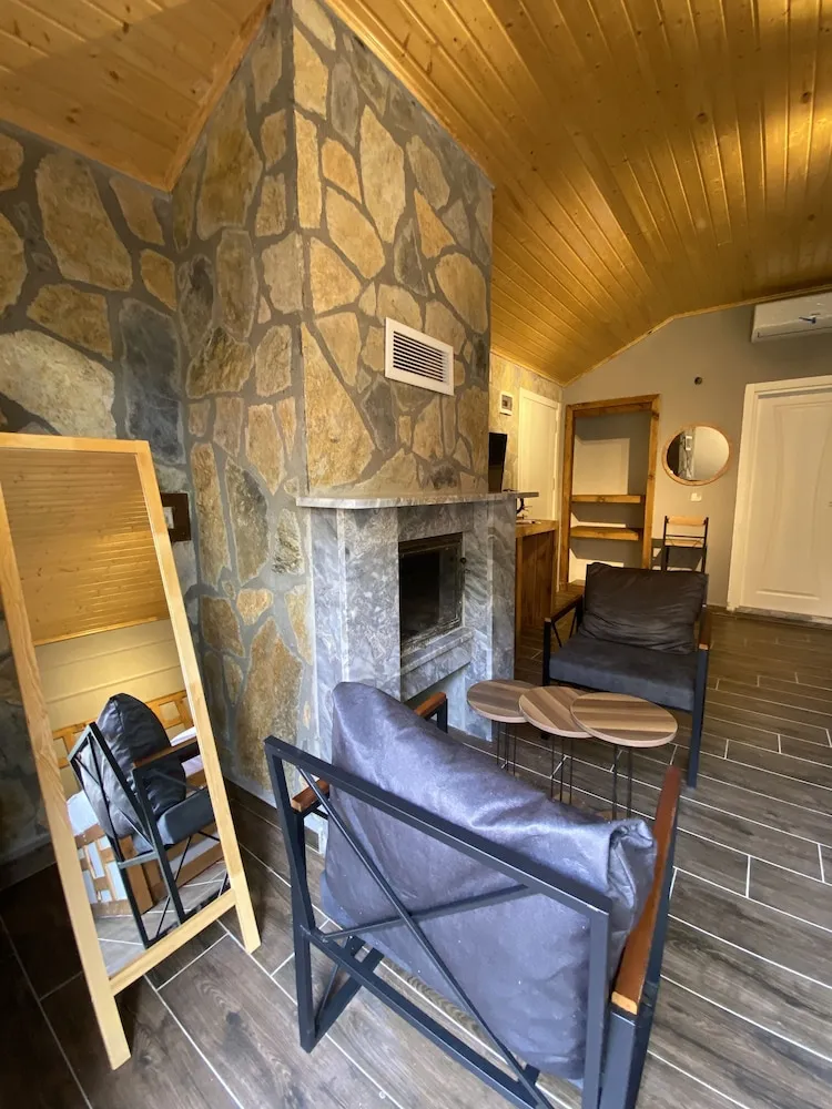 207 - Deluxe Jakuzili Somineli Nehir ve Dag Manzarali