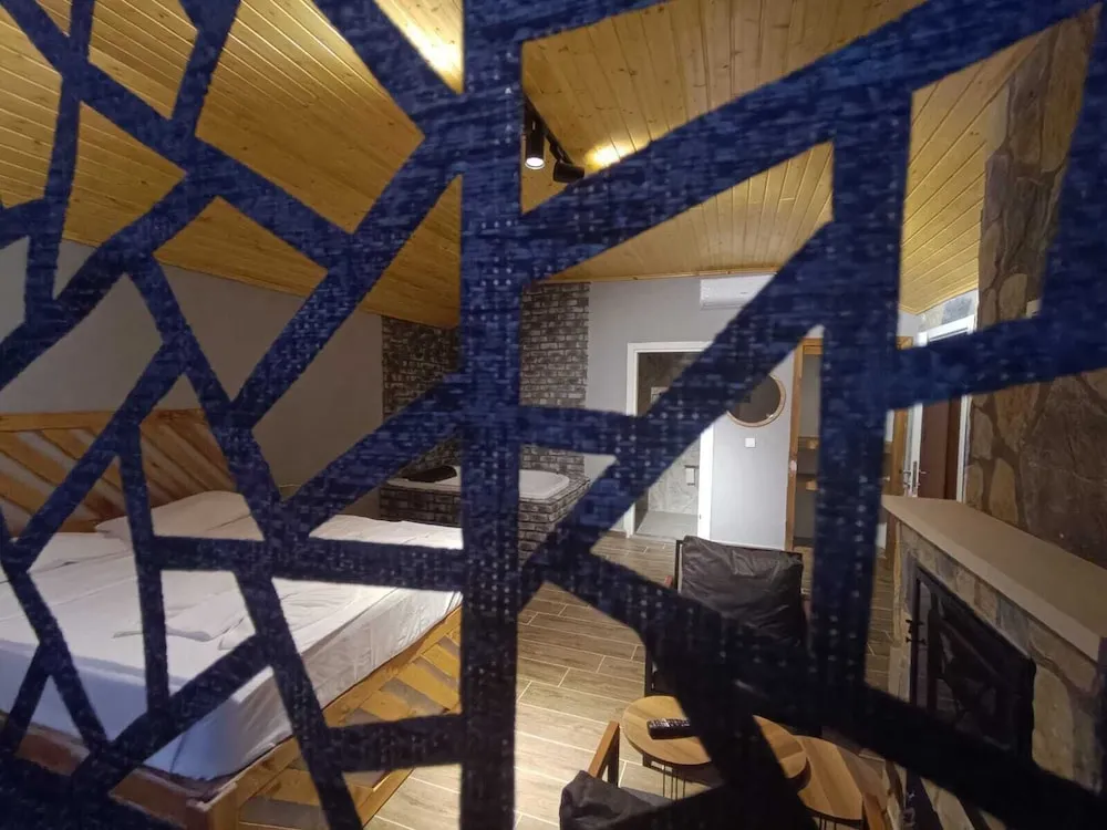 207 - Deluxe Jakuzili Somineli Nehir ve Dag Manzarali