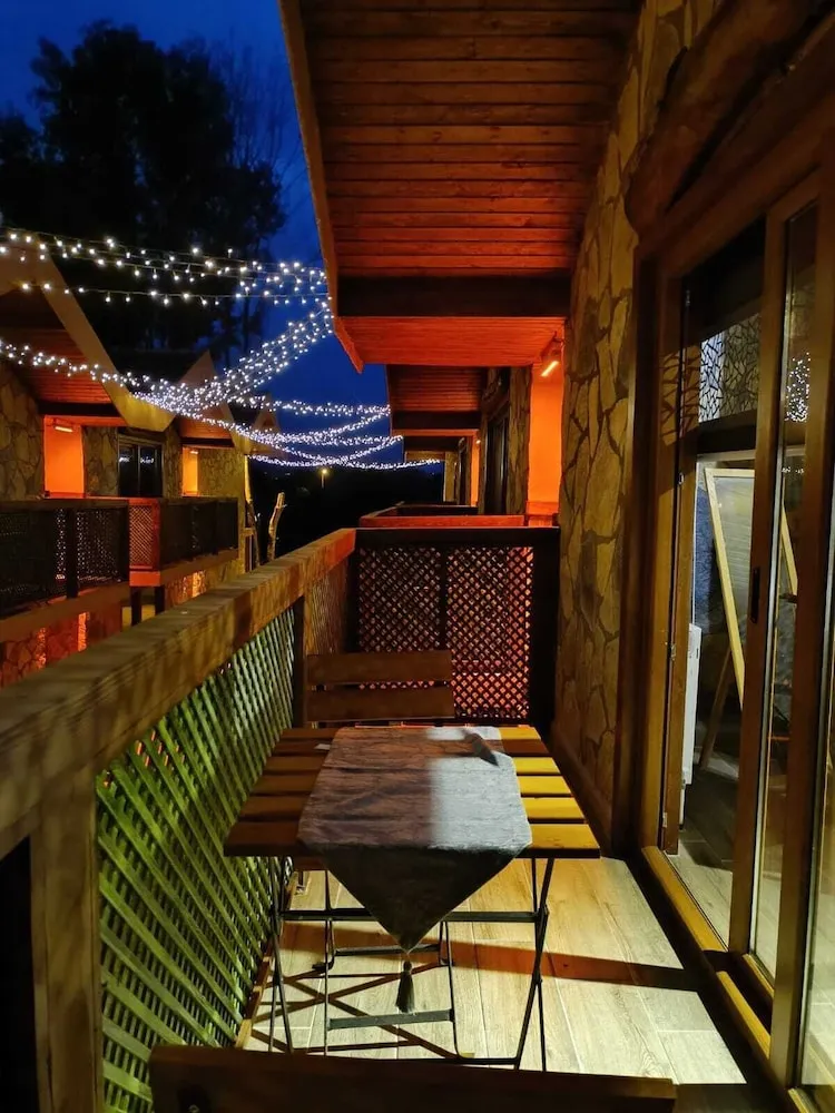 207 - Deluxe Jakuzili Somineli Nehir ve Dag Manzarali