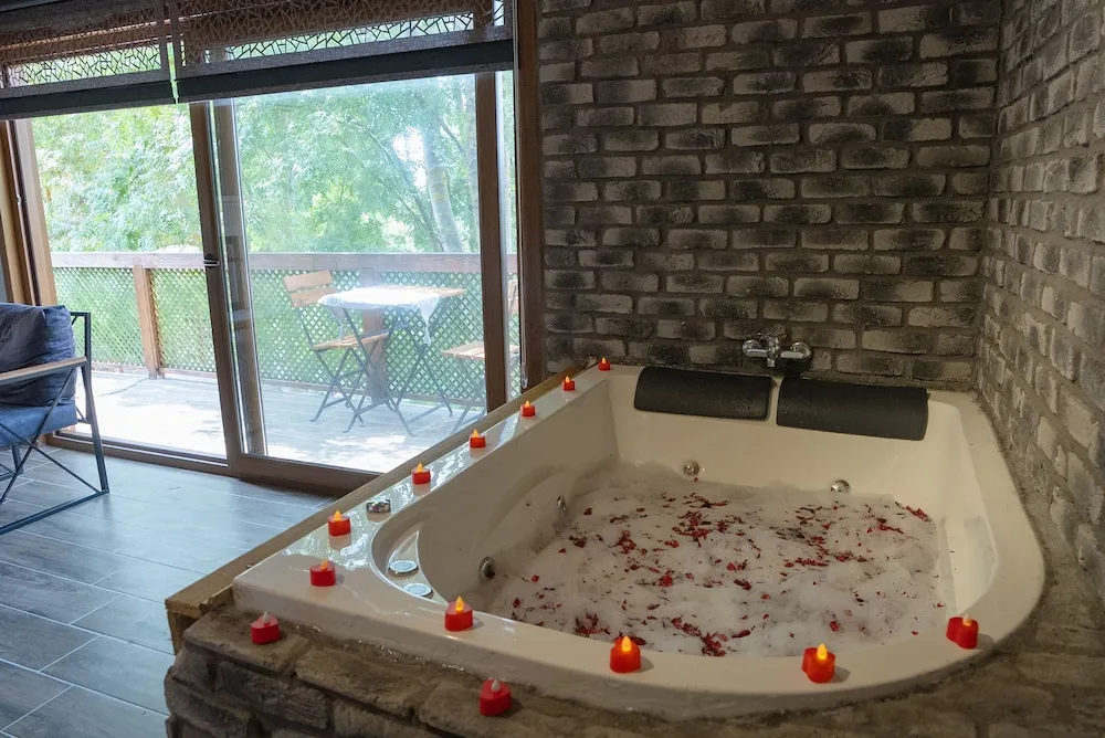 201 - Deluxe Jakuzili Somineli Nehir Manzarali