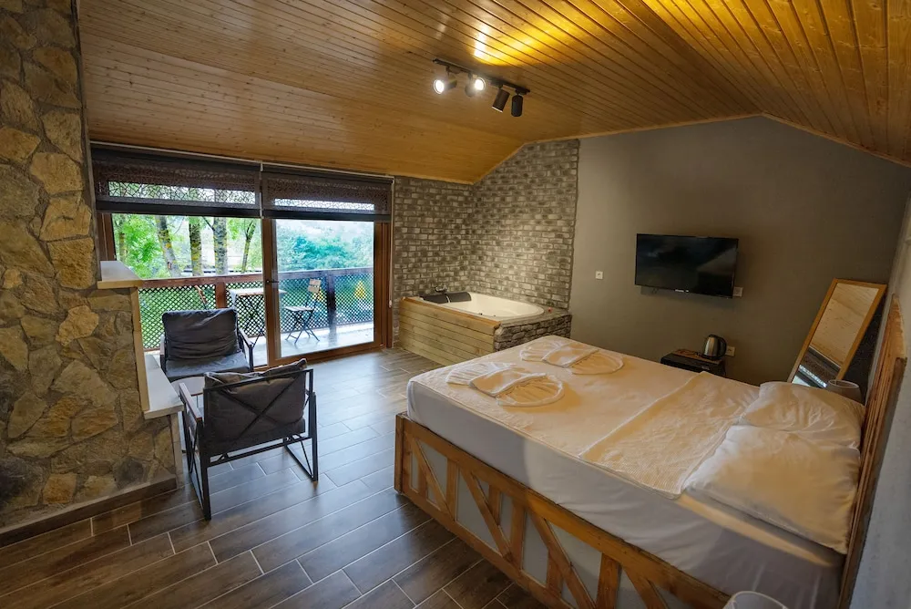 201 - Deluxe Jakuzili Somineli Nehir Manzarali