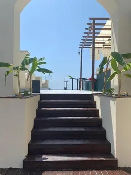 Queen Marin Hotel