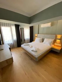 Queen Marin Hotel