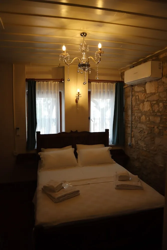 Luxury Tek Büyük Yataklı Oda