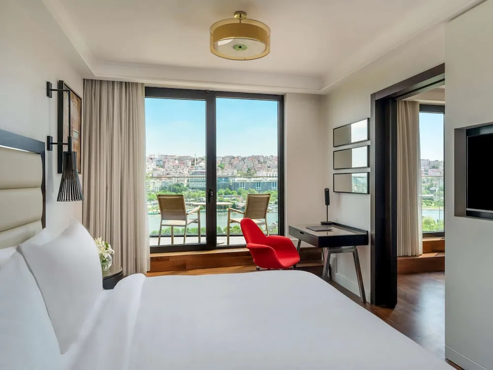 Premium Oda, 1 Büyük (Queen) Boy Yatak, Deniz Manzaralı