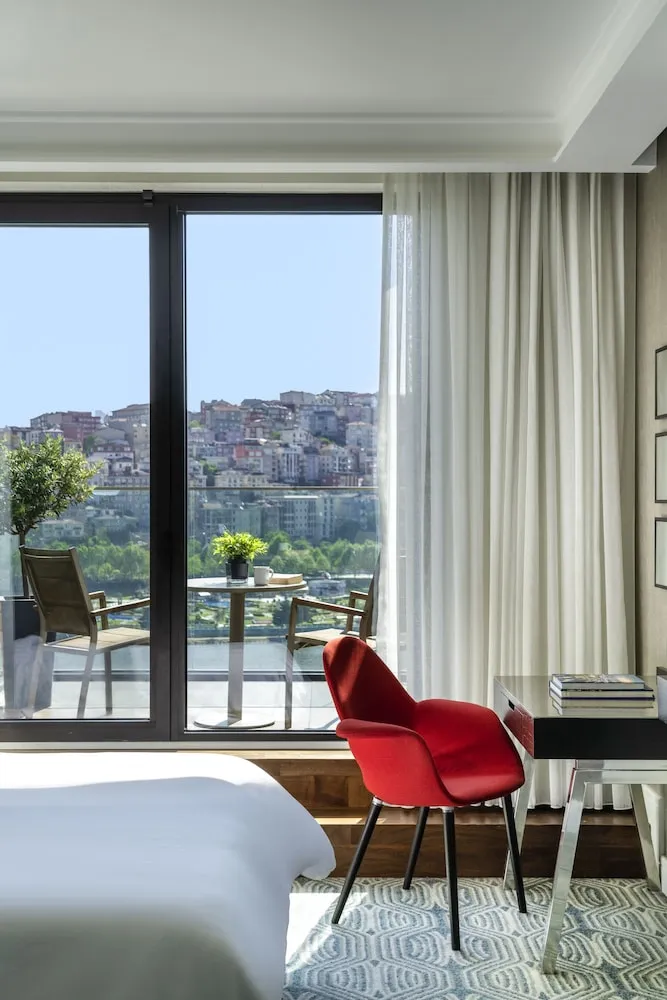 Premium Oda, 1 Büyük (Queen) Boy Yatak, Deniz Manzaralı