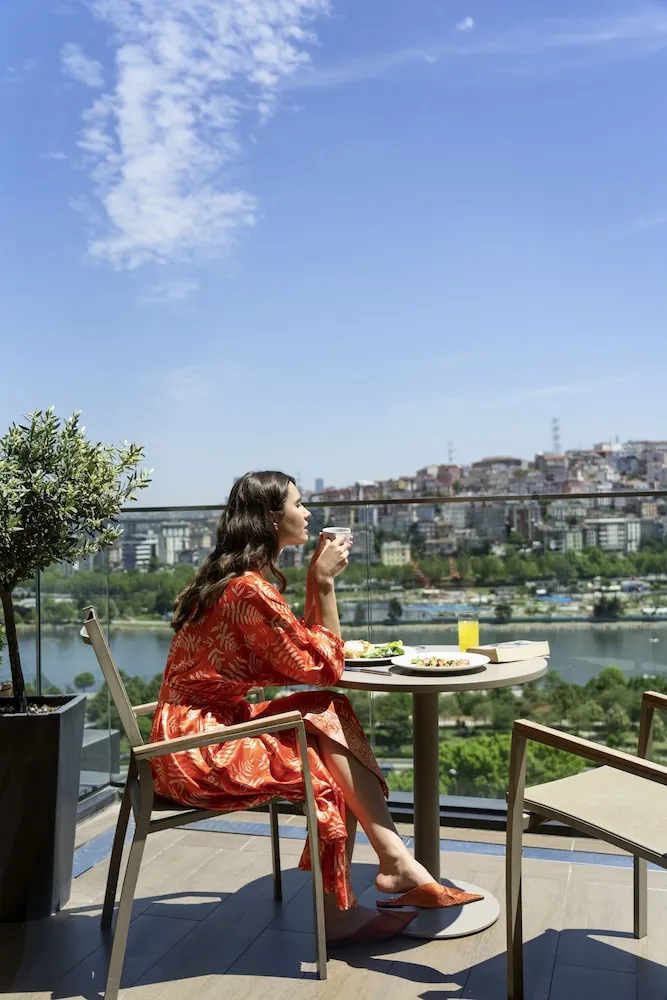 Premium Oda, 1 Büyük (Queen) Boy Yatak, Deniz Manzaralı