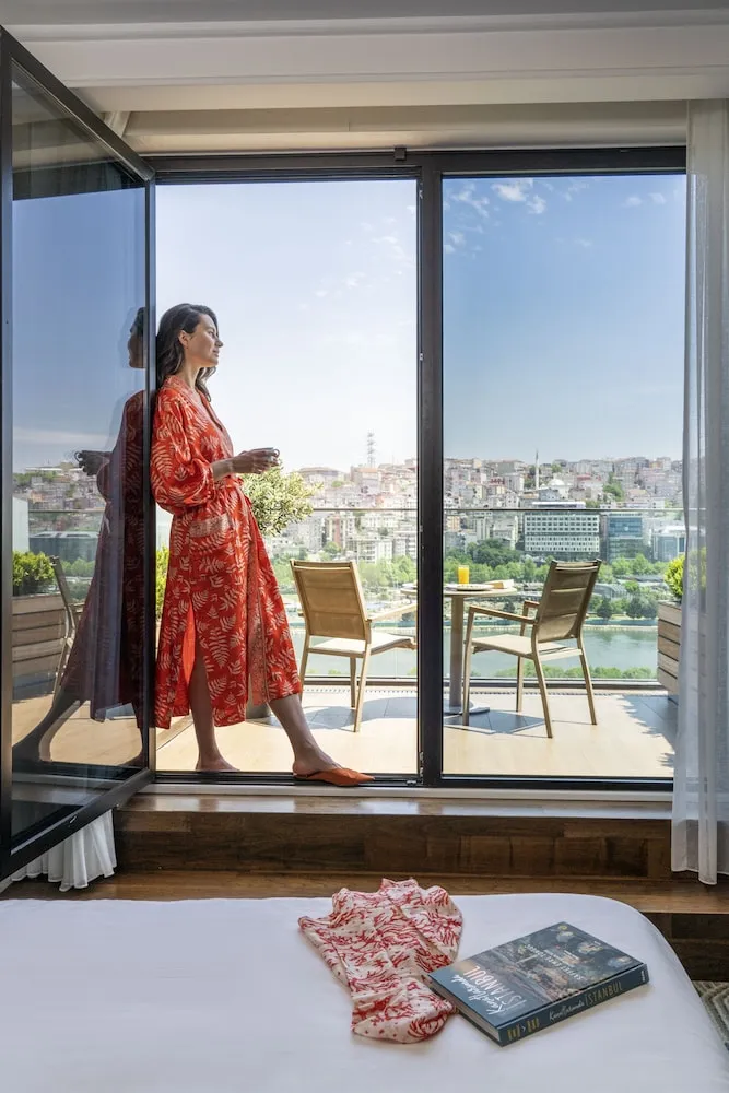 Premium Oda, 1 Büyük (Queen) Boy Yatak, Deniz Manzaralı