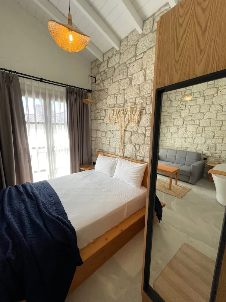Exclusive Dört Kişilik Oda, 1 Yatak Odası, Küvet, Havuz Manzaralı