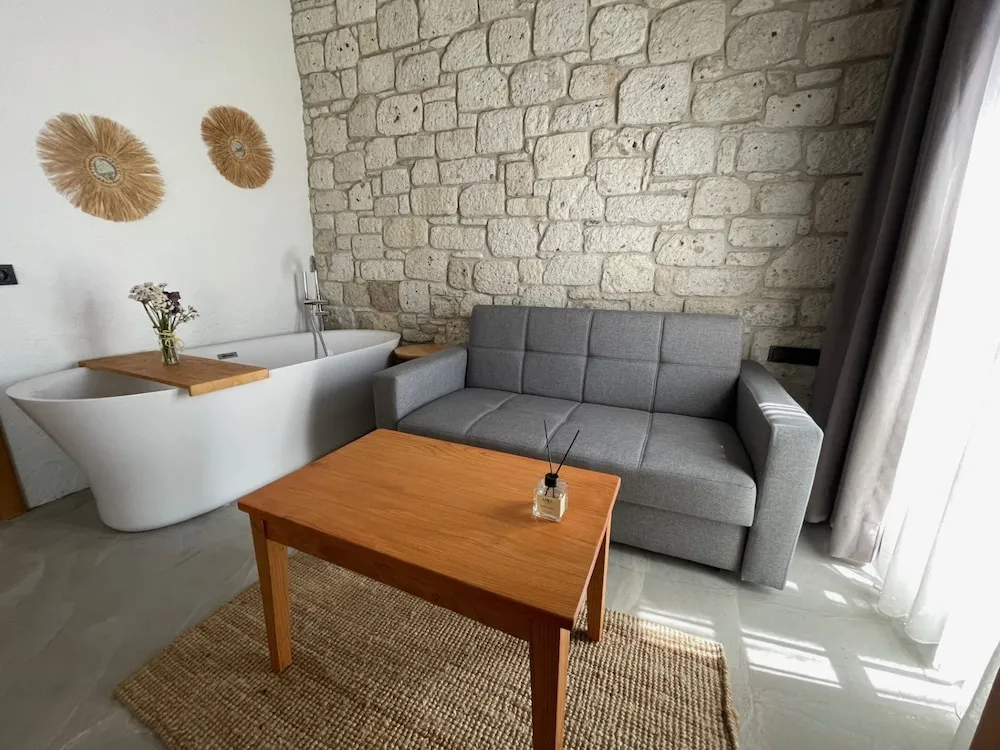 Exclusive Dört Kişilik Oda, 1 Yatak Odası, Küvet, Havuz Manzaralı