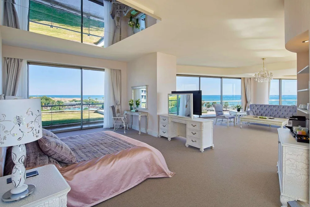 Royal Deluxe Suite