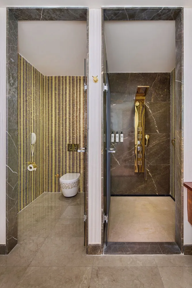 Royal Deluxe Suite