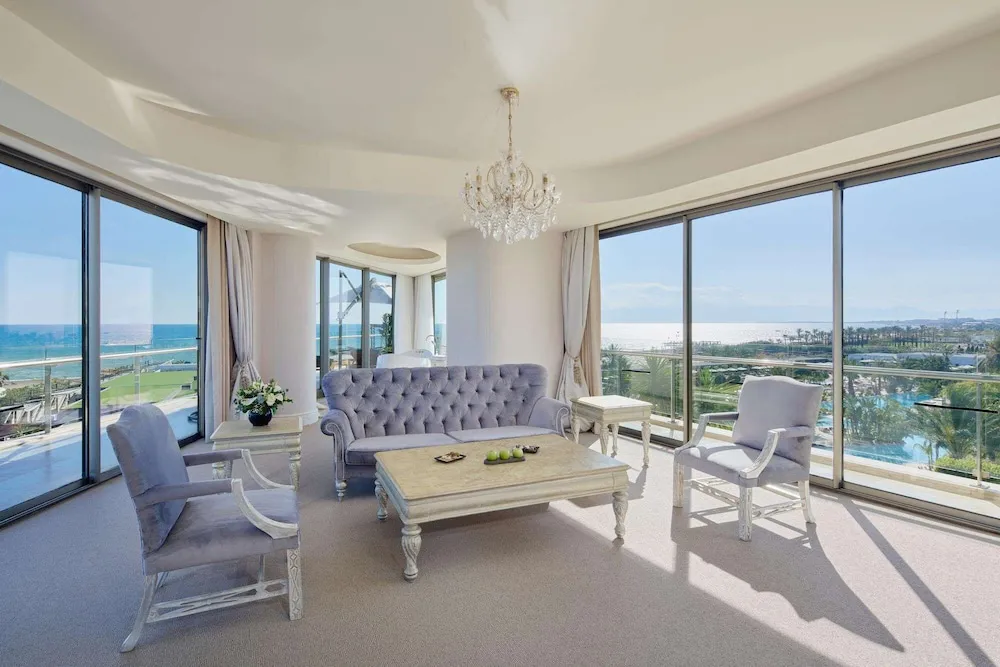 Royal Deluxe Suite