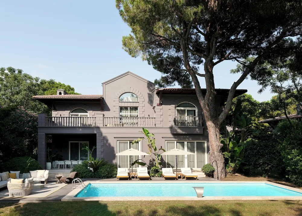 Albatross Villa