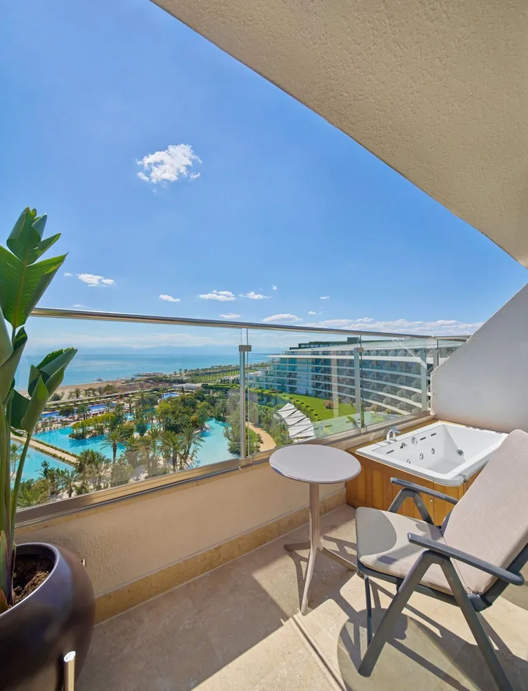 Family Suite Roof Sea