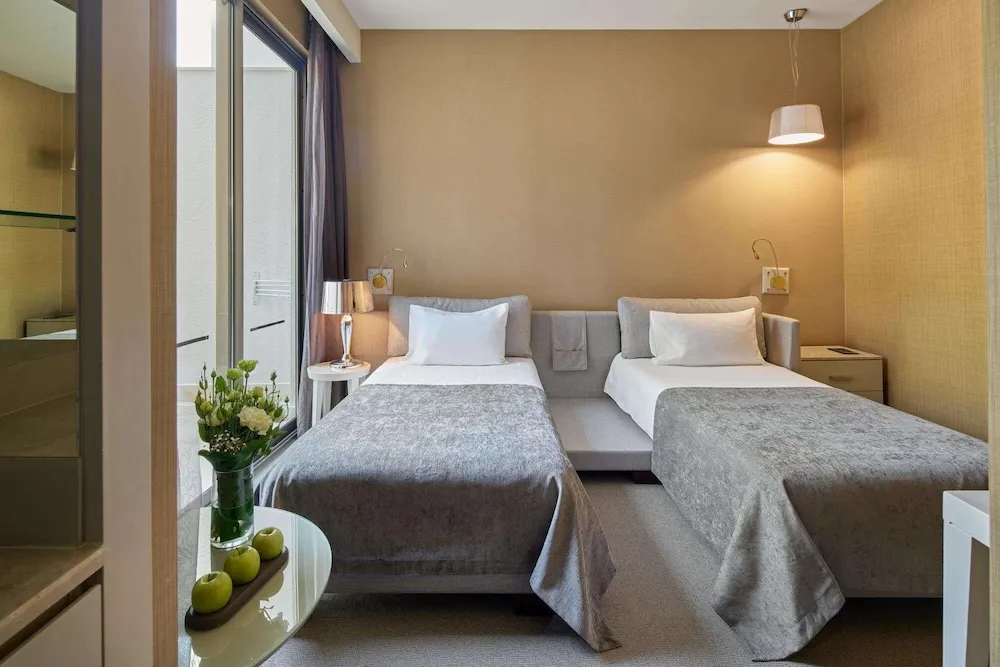 Terrace Lagoon Family Suite