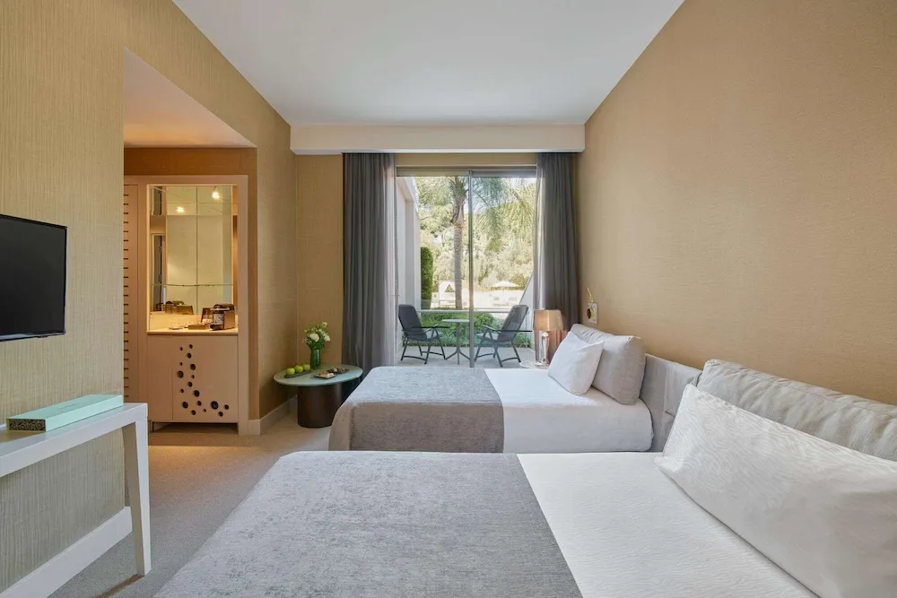 Terrace Lagoon Family Suite Quad