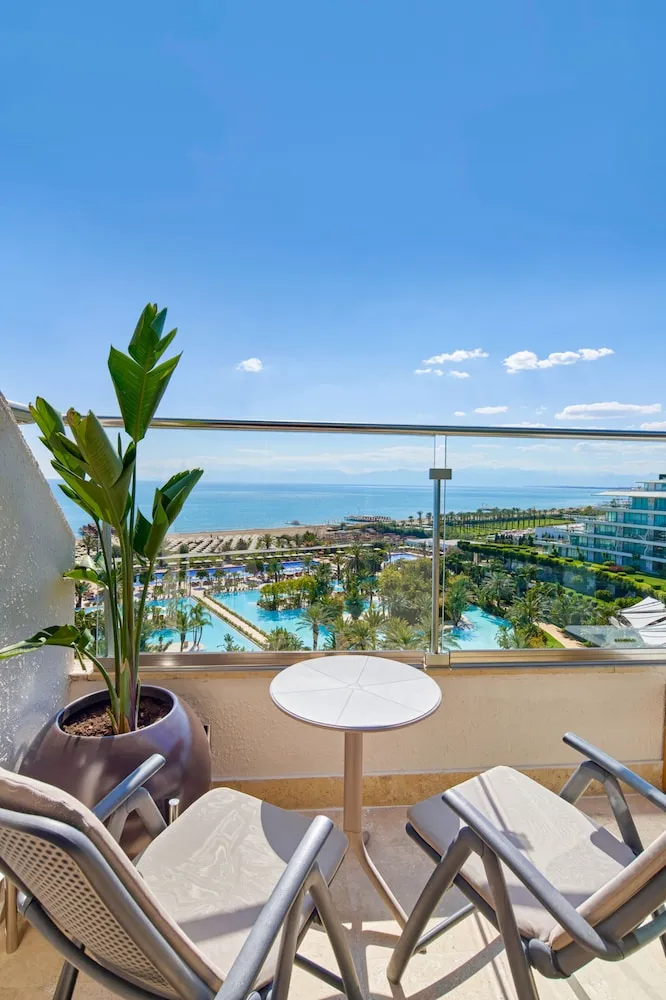 Family Suite Roof Sea