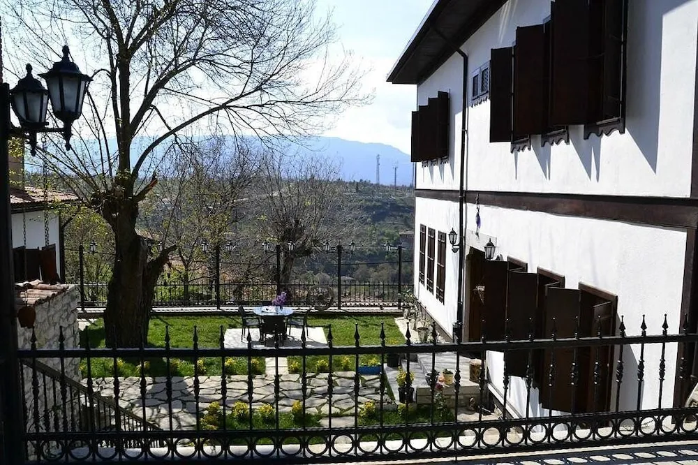 Konaklama yerinin ön cephesi