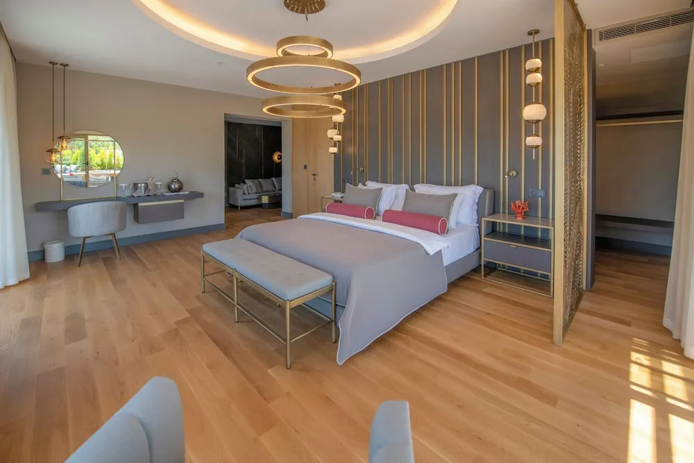 Luxury Oda