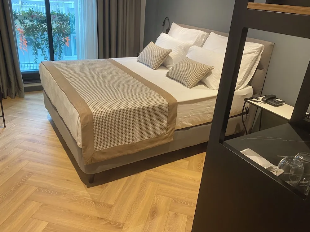 Deluxe Oda, 1 Büyük (Queen) Boy Yatak