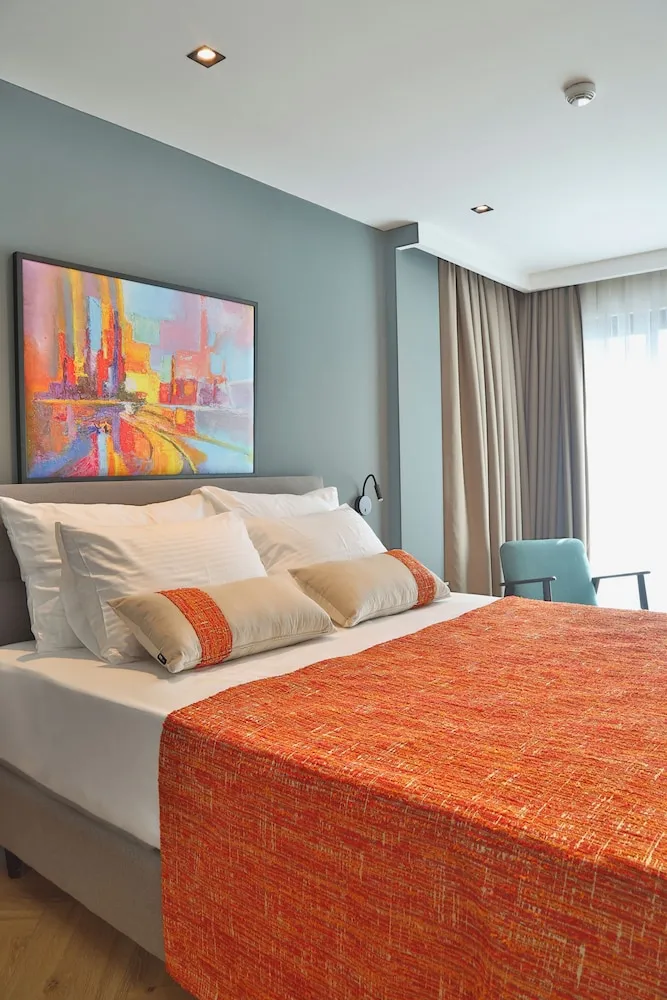 Deluxe Oda, 1 Büyük (Queen) Boy Yatak