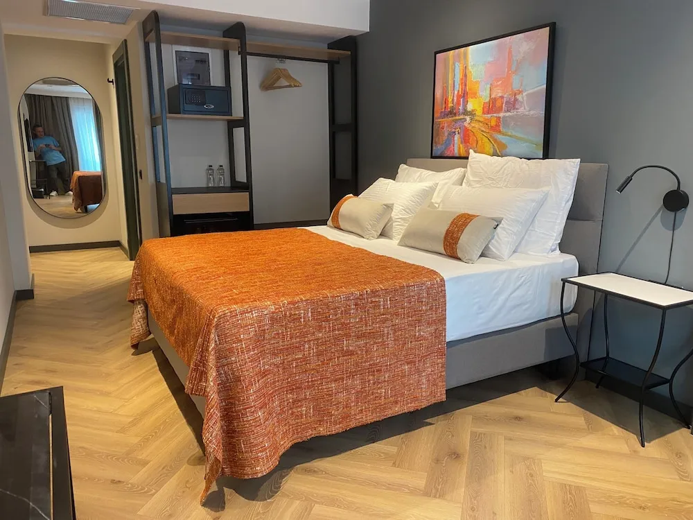 Deluxe Oda, 1 Büyük (Queen) Boy Yatak