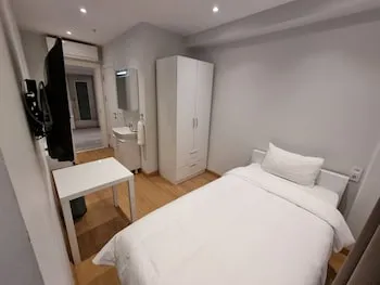 10m2 Hotel