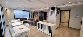 10m2 Hotel