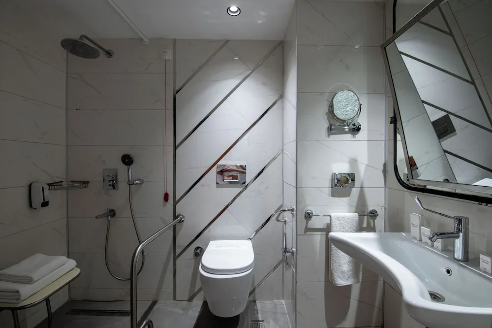 Standard Oda, 2 Tek Kişilik Yatak, Engellilere Uygun (Mobility, Roll-in Shower)