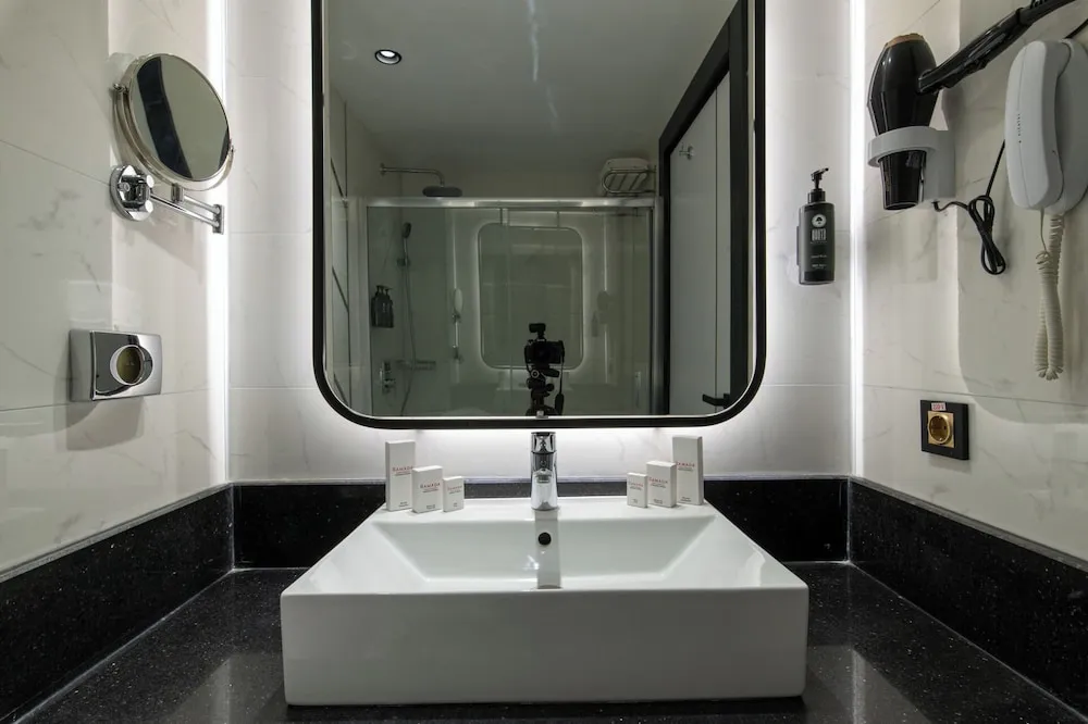 Standard Oda, 2 Tek Kişilik Yatak, Engellilere Uygun (Mobility, Roll-in Shower)