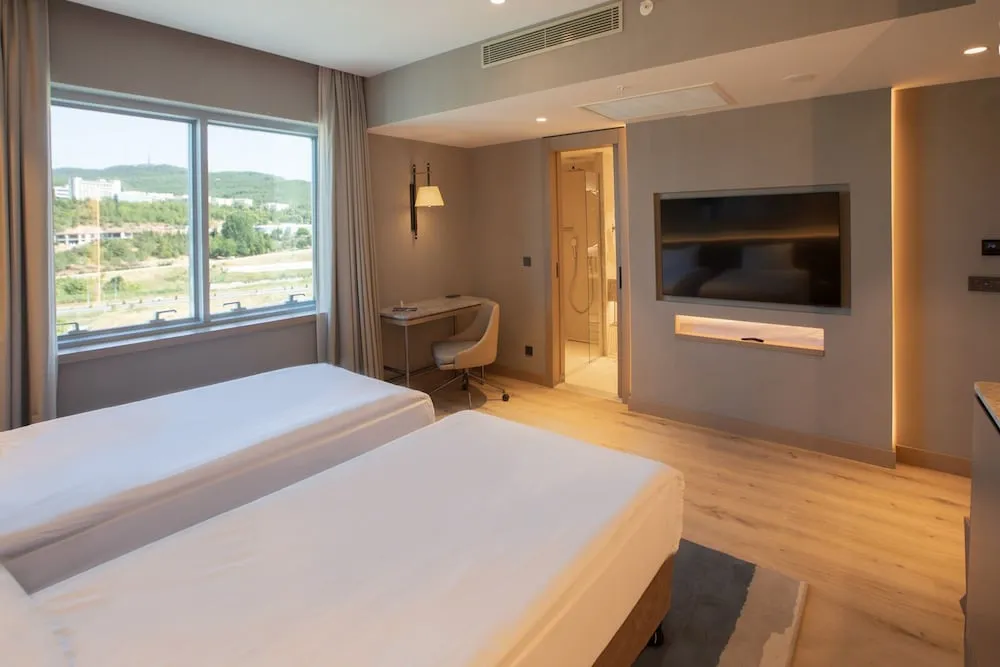 DELUXE TWIN ROOM WITH GARDEN VIEW