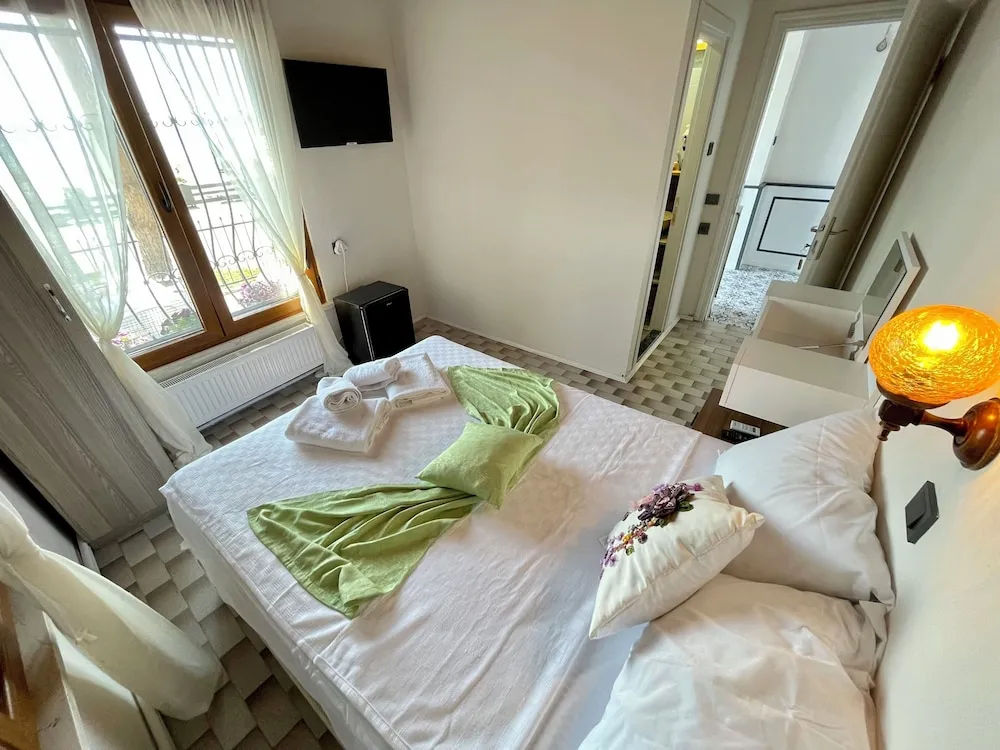 Standard Tek Büyük Yataklı Oda