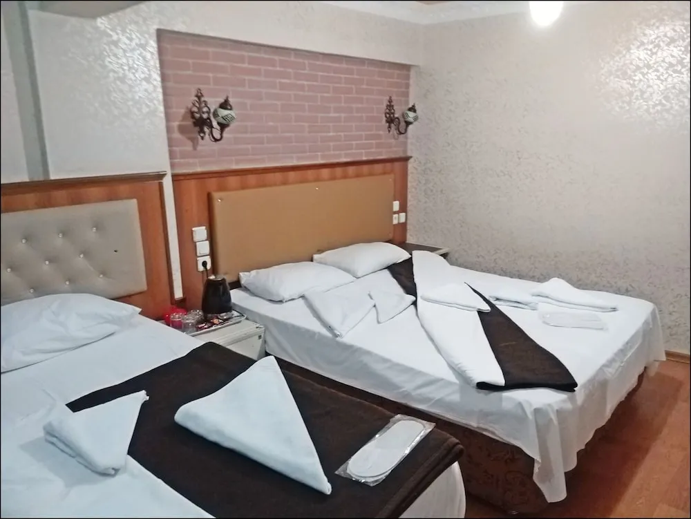 Üç Kişilik Oda