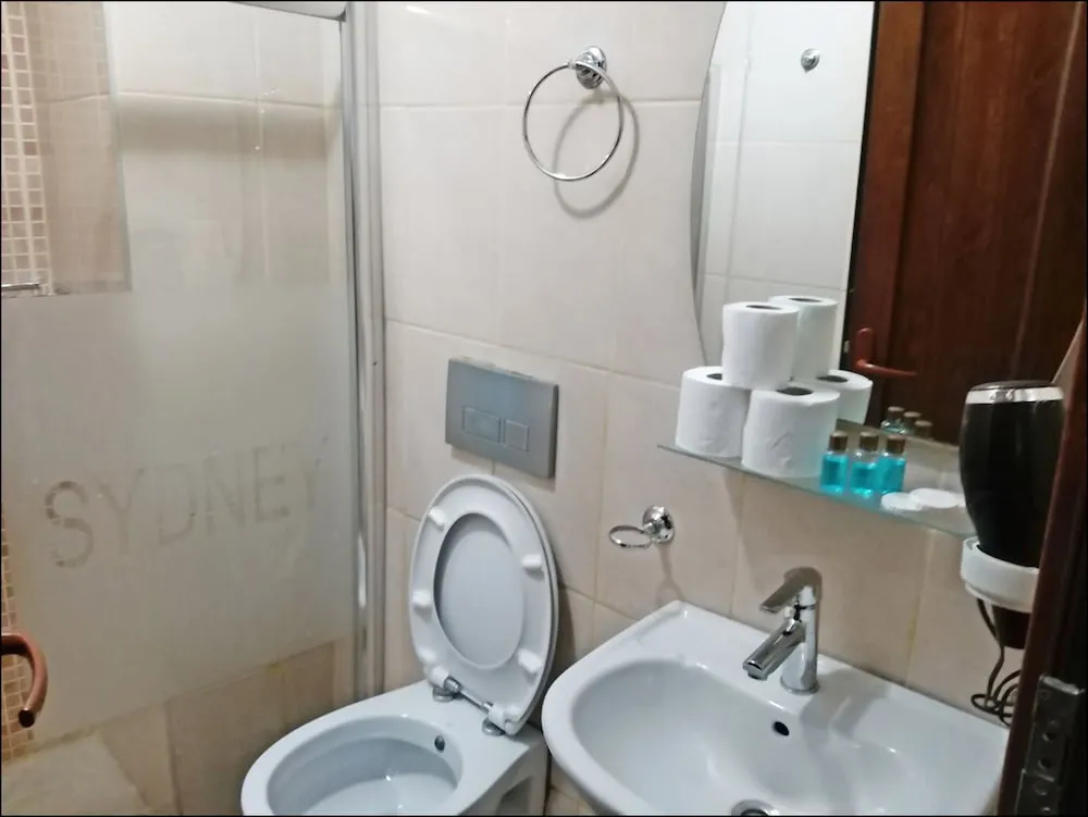 Üç Kişilik Oda