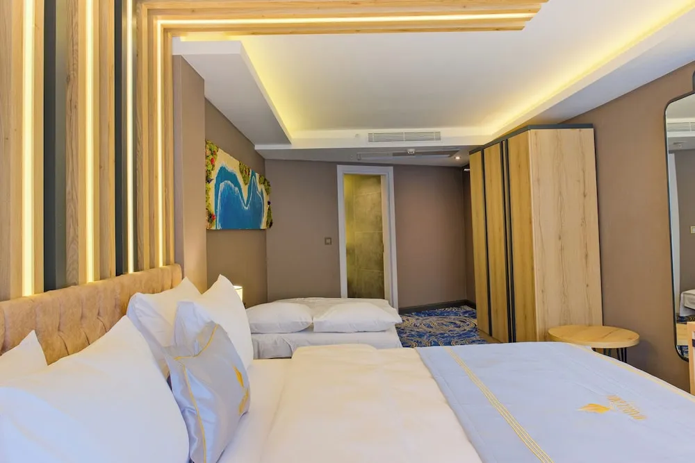 Basic Üç Kişilik Oda, Şehir Manzaralı