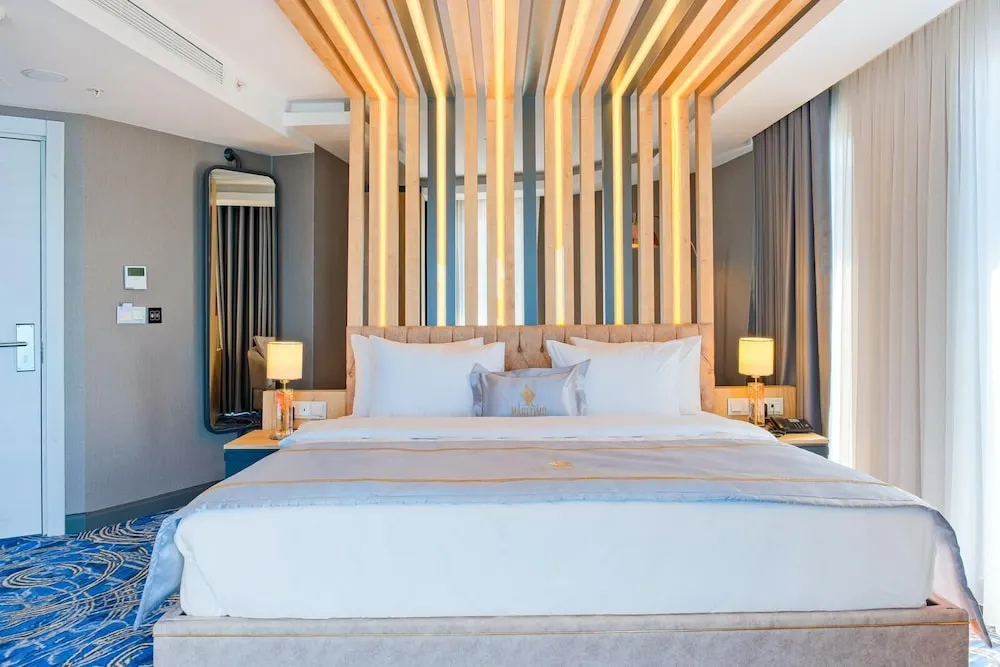 Luxury Oda