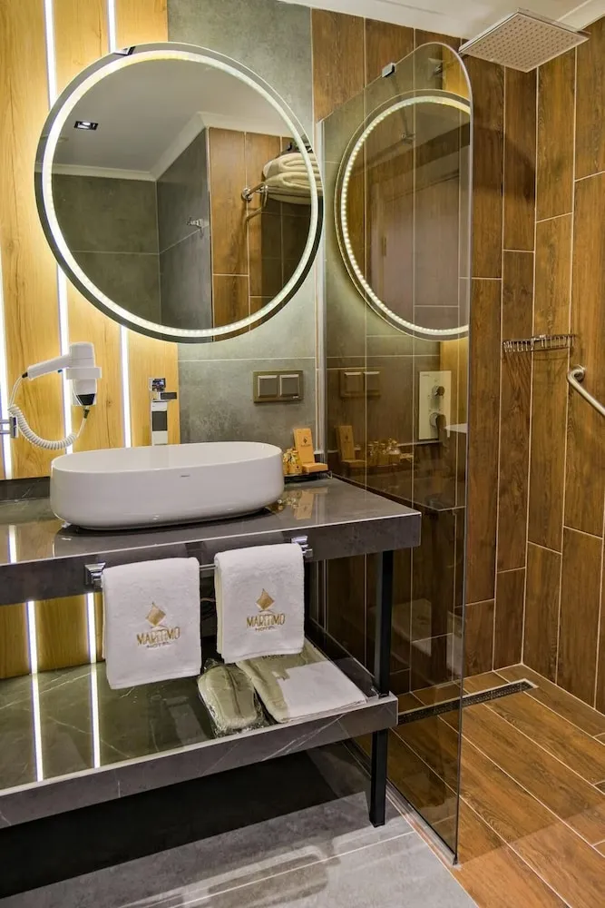 Luxury Oda