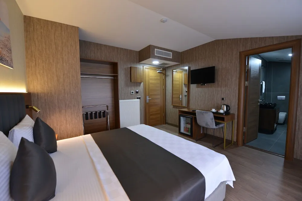 Deluxe Suite with Jacuzzi