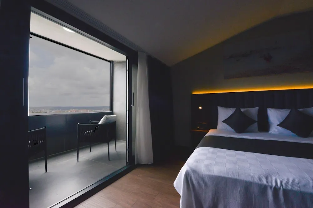 Deluxe Suite with Jacuzzi