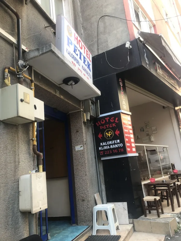 Petek Hotel