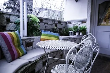The White Otel
