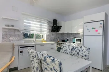 Sweet Home 1