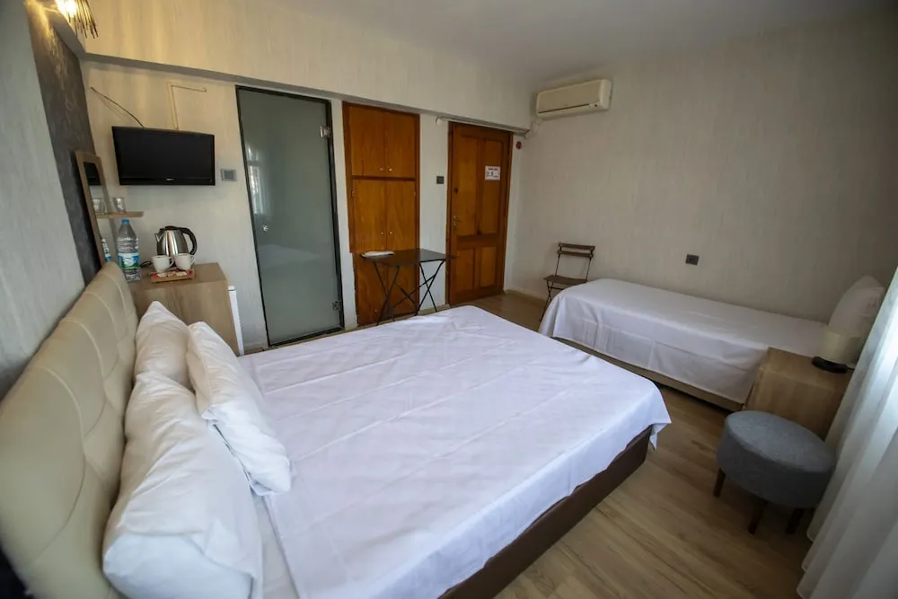 Comfort Üç Kişilik Oda, Birden Çok Yatak, Balkon, Tepe Manzaralı