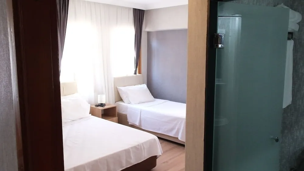 Standard Üç Kişilik Oda, Birden Çok Yatak, Sigara İçilmez, Şehir Manzaralı